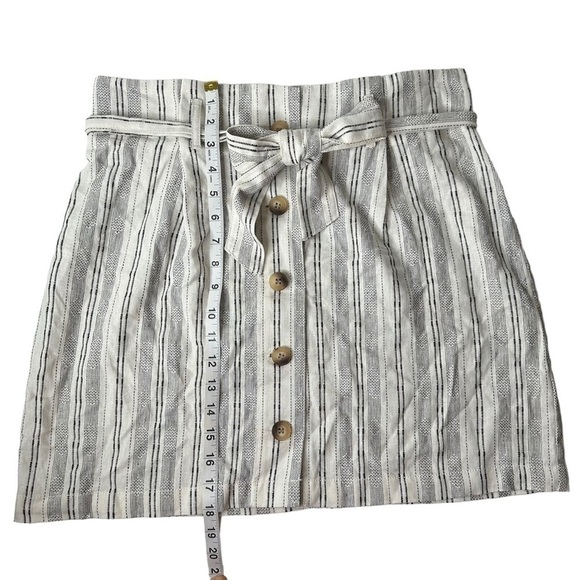 Topshop Striped Skirt. Size 10 - Picture 4 of 7